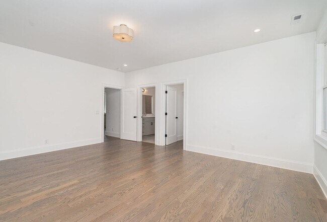 Building Photo - 909B Gale Ln