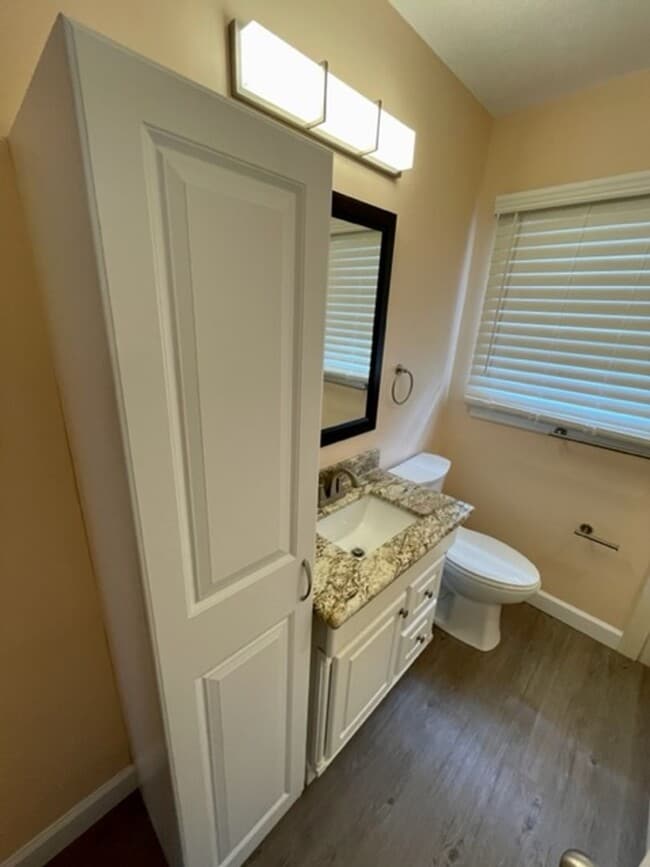 Building Photo - Cute beach bungalow in Biloxi, MS!