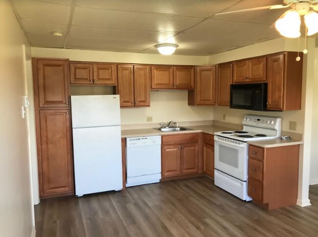 Building Photo - 916 Kings Rd