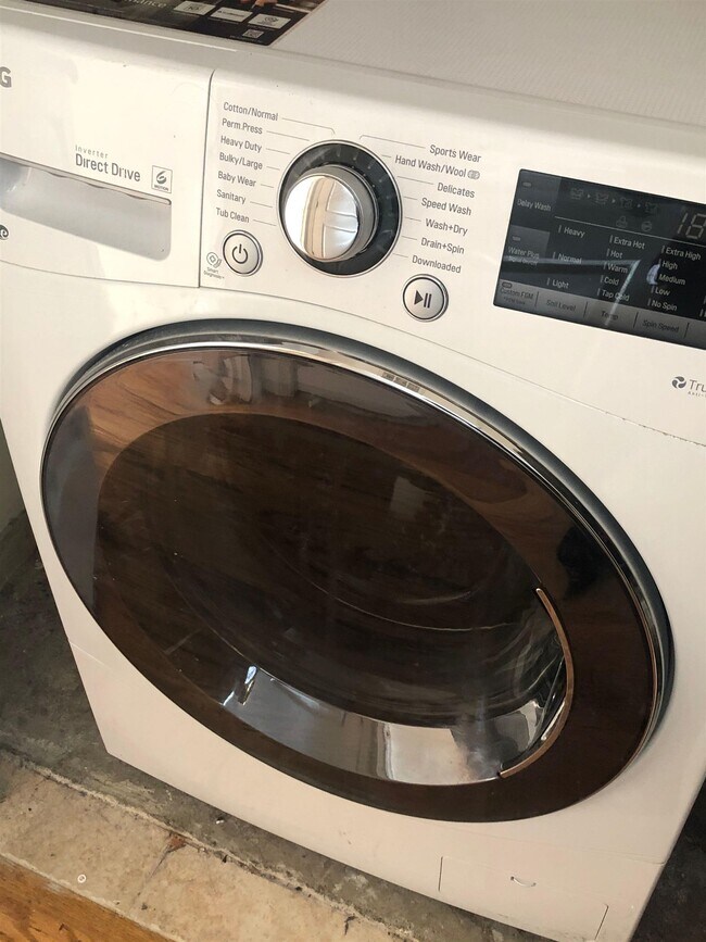 Building Photo - 347 7th St