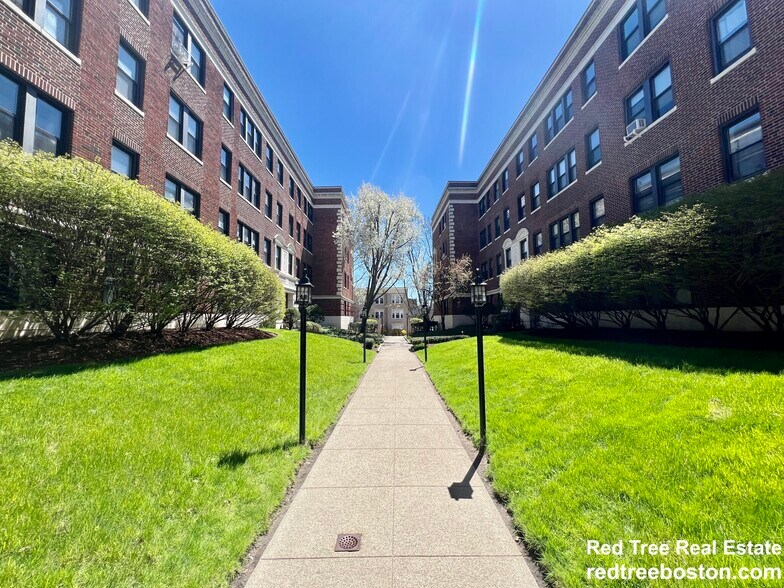 Building Photo - 141 Englewood Ave