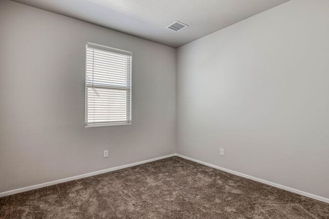 Building Photo - FIRST RENT MONTH FREE