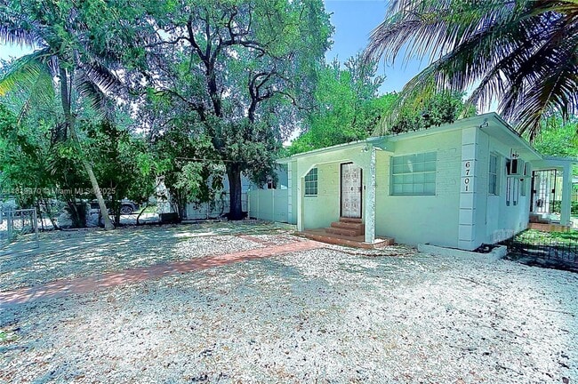 Building Photo - 6701 NE Miami Pl
