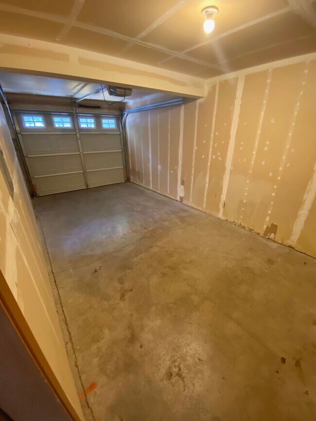 Building Photo - 3.bd/2.5ba Townhouse in Puyallup