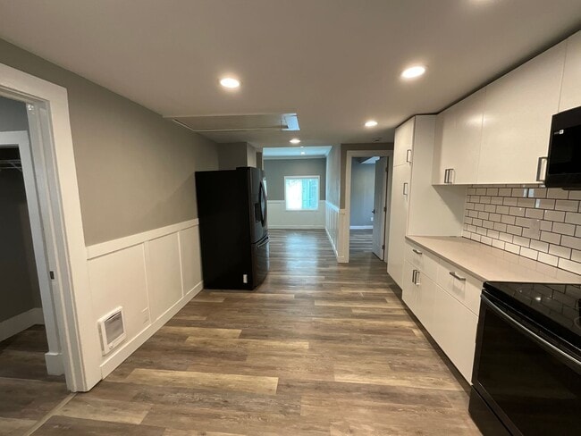Building Photo - 3 Bedroom Home with Beautiful Upgrades in Everett