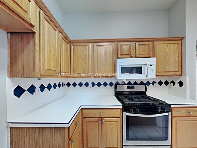 Building Photo - 8401 Greenfield Dr