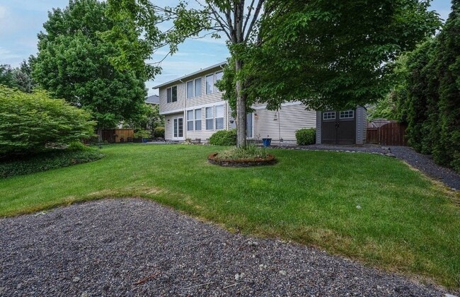 Building Photo - 983 NE Ayrshire Dr