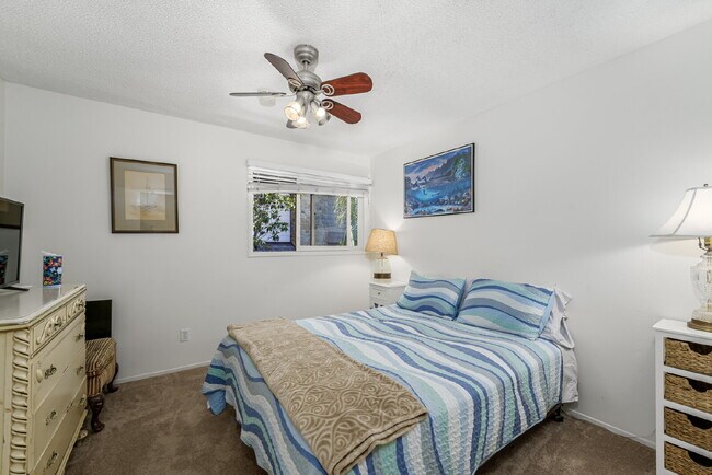 Building Photo - Fully Furnished Island Life Waterfront Ret...