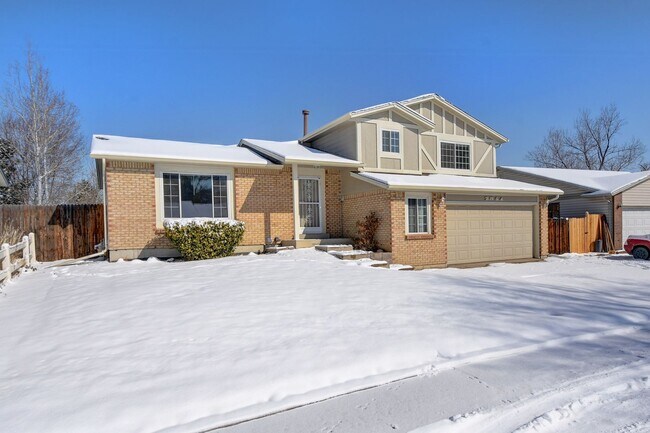 Building Photo - 4 bedroom, 3 bath home with 2 car garage