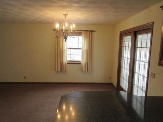 Building Photo - House in Janesville