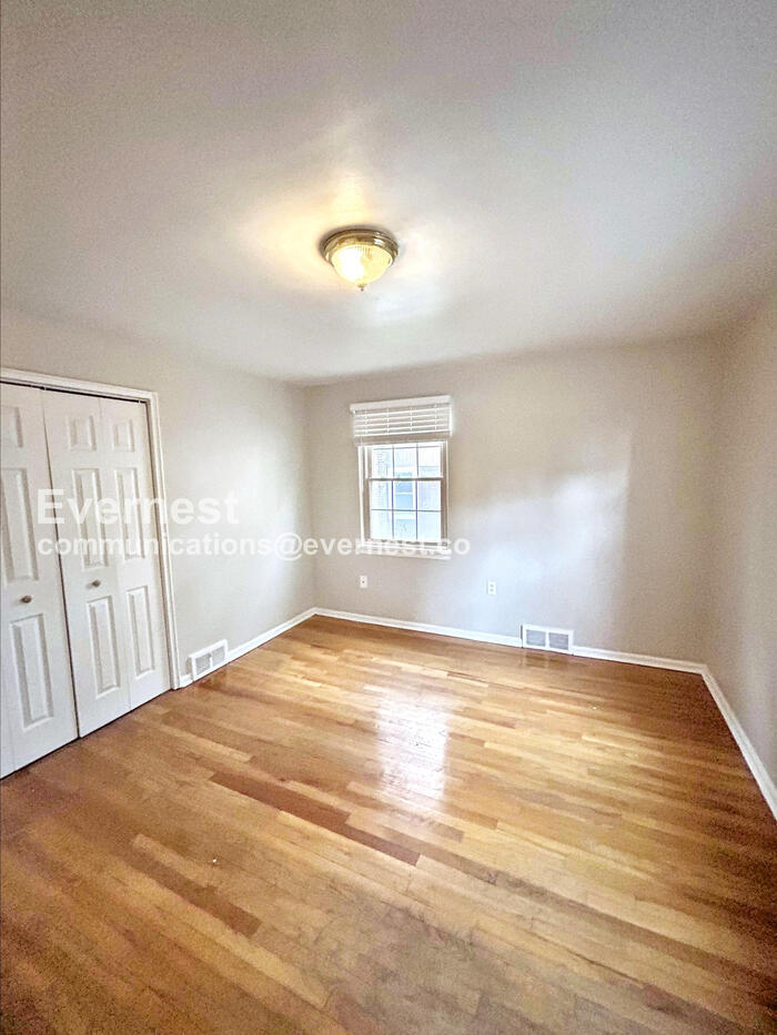 Building Photo - 3866 Woodridge Rd