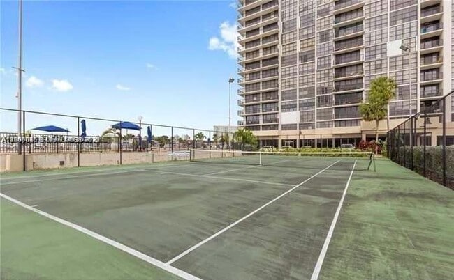 Building Photo - 2049 S Ocean Dr