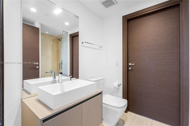 Building Photo - 1000 Brickell Plaza