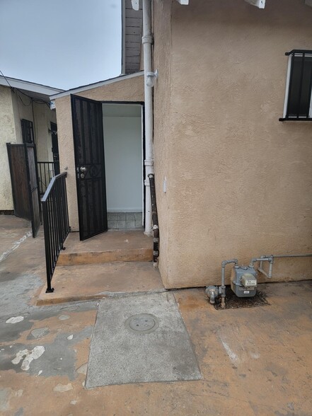 Back patio - 1929 Vesta St