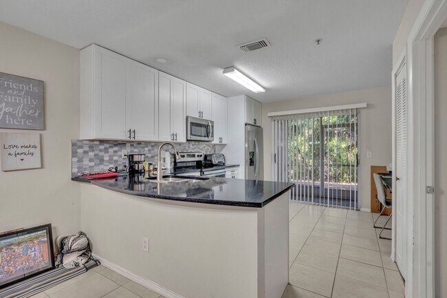 Building Photo - UCF Condo Utilities included