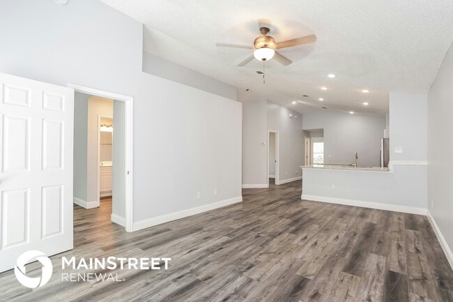 Building Photo - 2520 Townsquare Dr