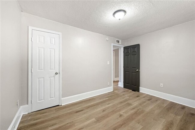 Building Photo - 156 Fairfield Pl NW