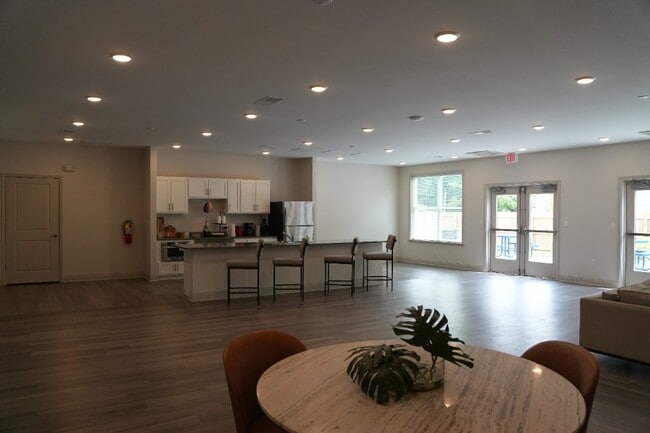 Building Photo - Lower Hunters Trace