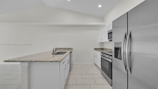 Building Photo - 326 SE 16th Pl