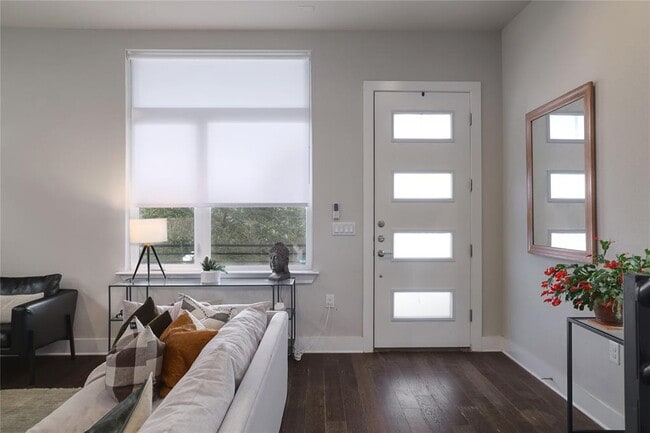 Building Photo - 6021 Seville Dr