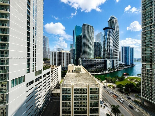 Building Photo - 500 Brickell Ave