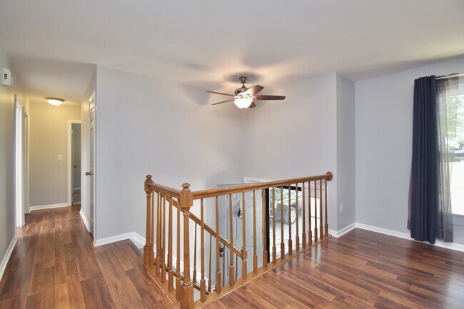 Building Photo - 647 Regent Rd