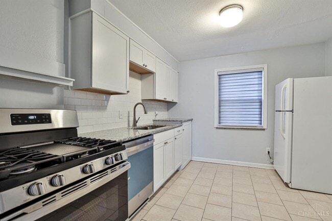 Building Photo - Two Bedroom Home for UC Students for This ...