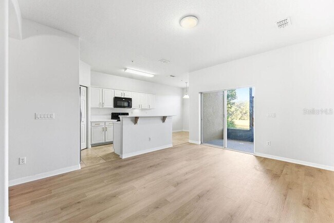 Building Photo - 2795 Oakwater Dr