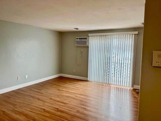 Building Photo - 225 Danforth St