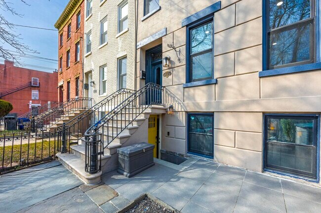 Building Photo - 294 4th St