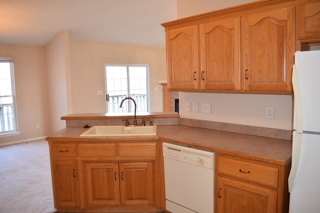 Building Photo - 4 bed / 3 bed Home with Gorgeous View!!!