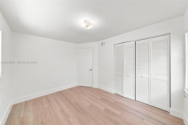Building Photo - 402 NW 44th Ave