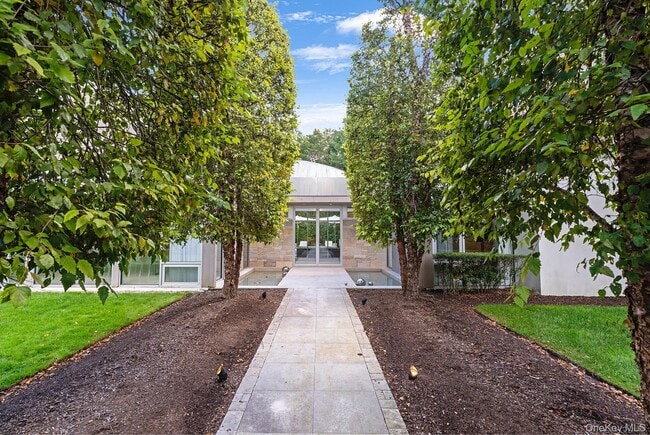 Building Photo - 7 Rolling Wood Ln