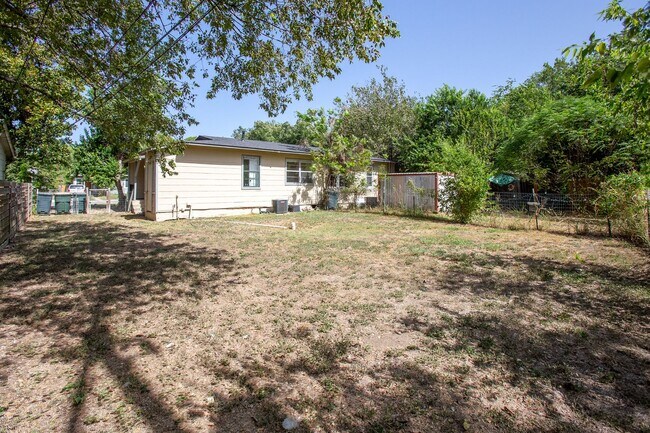 Building Photo - 1008 Haynes St
