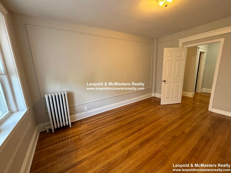 Building Photo - 45 Ashford St