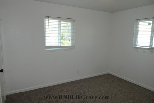 Building Photo - 2620 Fernandez Dr
