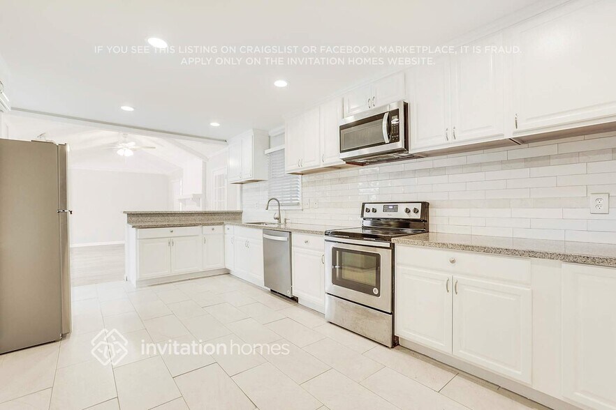 Building Photo - 1734 Lamancha Dr NW
