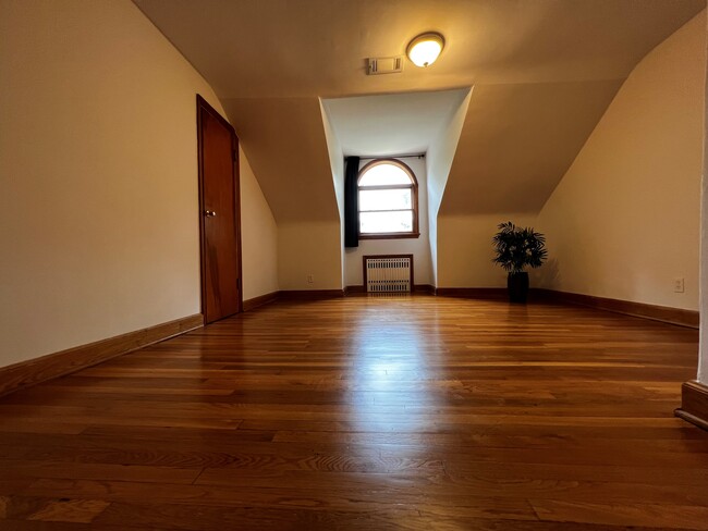 Building Photo - 56 Grandview Pl
