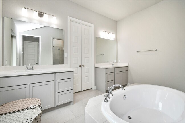 Building Photo - 5042 Albany Shores Ln