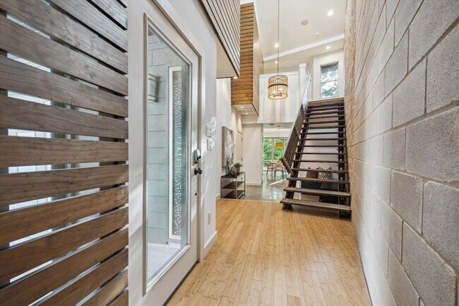 Building Photo - 133 Frederick St