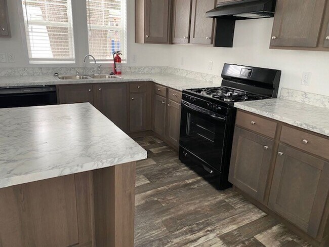Building Photo - Lot 35
