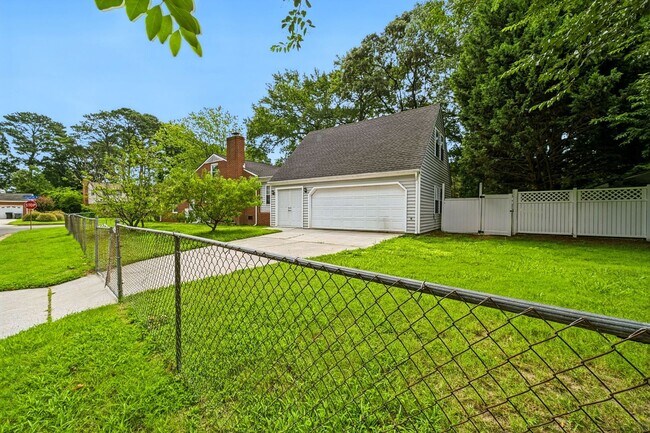 Building Photo - 1757 Lafayette Dr