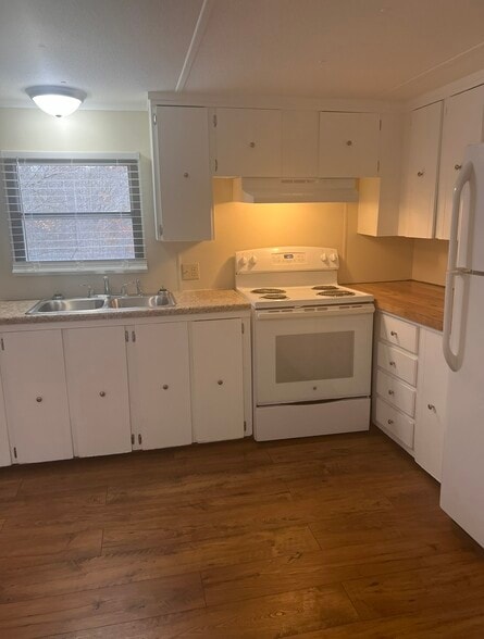 Building Photo - 299 Frank Hodges Dr