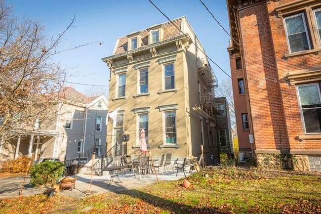 Building Photo - ES Properties