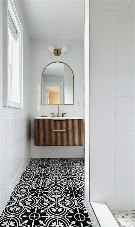 Building Photo - 38 Delmont Dr NE