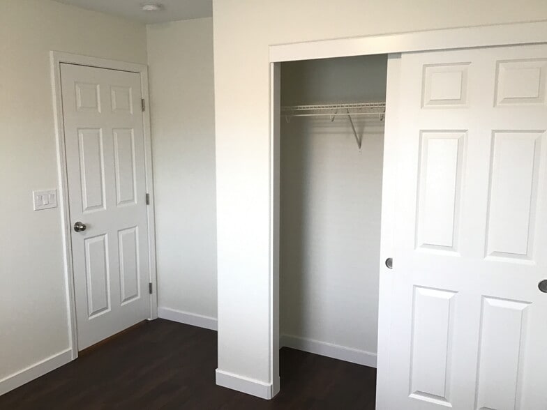 Building Photo - 1940 Black Sand Dr