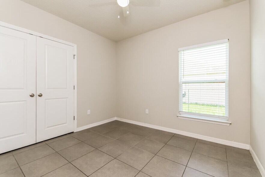 Building Photo - 348 Colony Ct