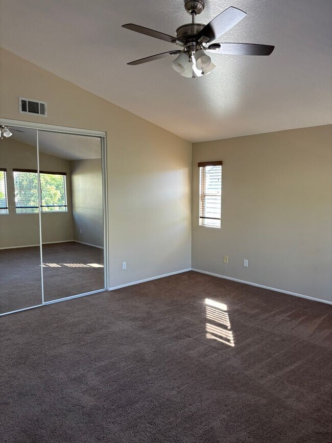 Building Photo - 10463 Graham Ct