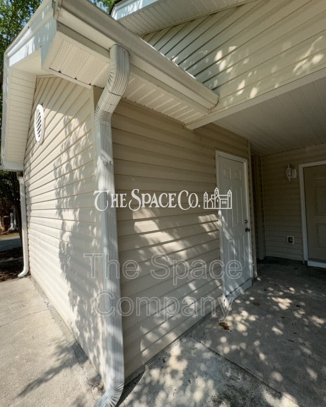 Building Photo - 8057 Vermont Rd