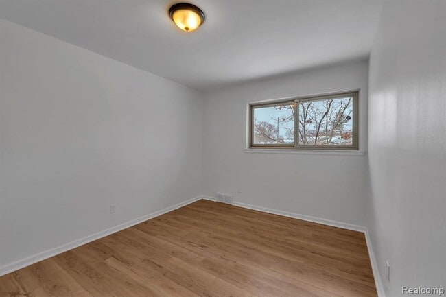 Building Photo - 32658 Kathryn St